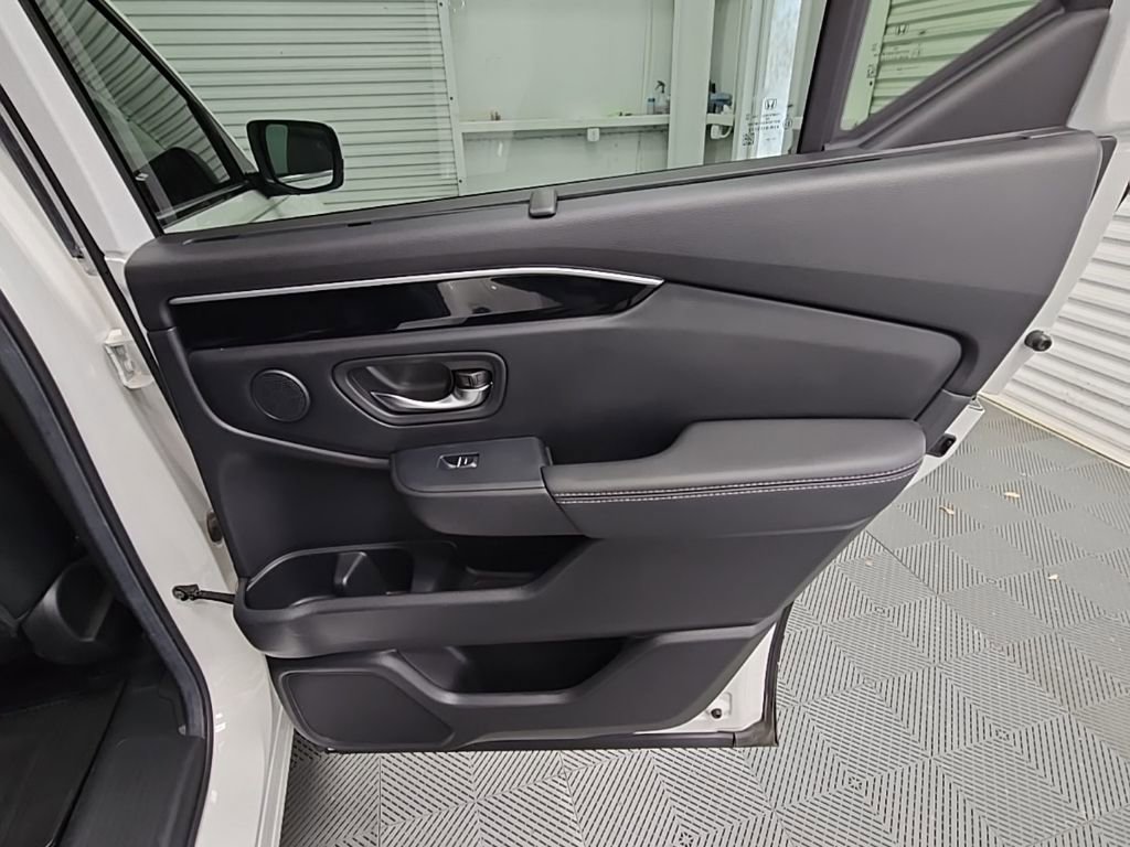 Used 2025 Honda Pilot EX-L image 37