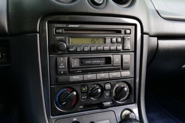 Used 1999 MAZDA MX-5 Miata 10th Anniversary Edition RWD image 22