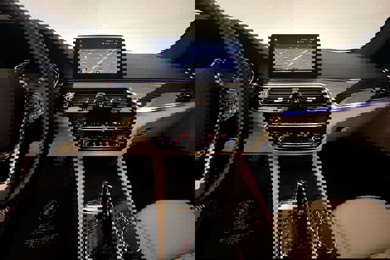 Used 2020 BMW 540i xDrive w/ Premium Package image 16