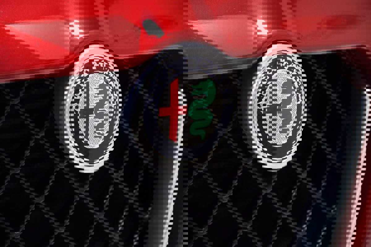 Used 2018 Alfa Romeo Giulia Quadrifoglio w/ Driver Assist Dynamic Package image 28