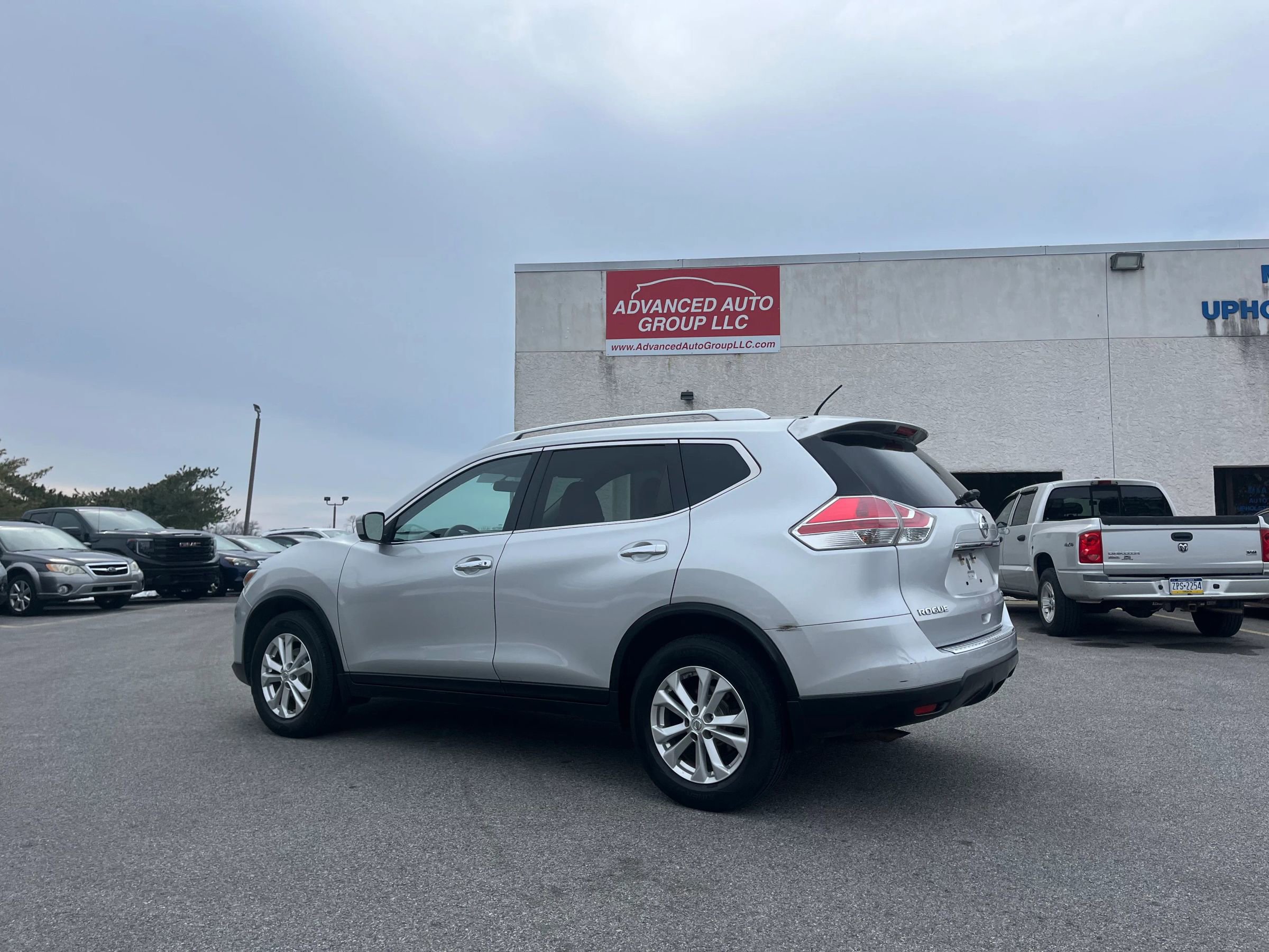 Used 2015 Nissan Rogue SV image 26