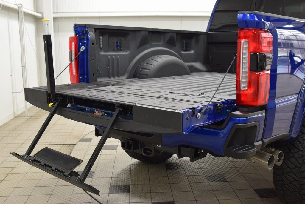 Used 2026 Ford F250 Lariat w/ Black Appearance Package image 21