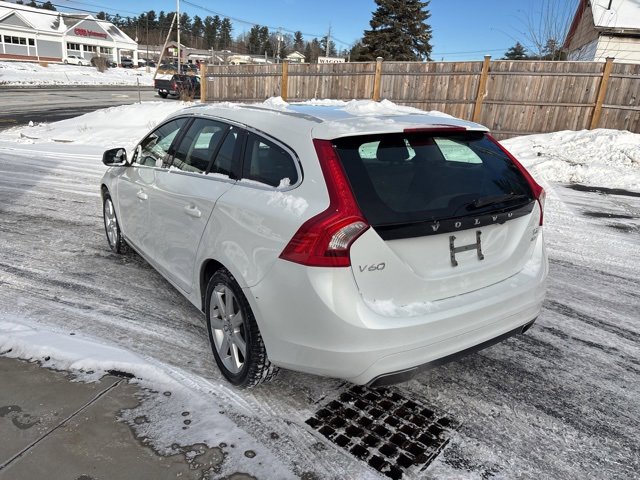 Used 2017 Volvo V60 T5 Premier w/ Convenience Package image 14