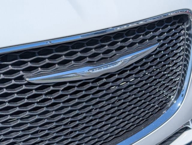 Used 2016 Chrysler 300 C image 20
