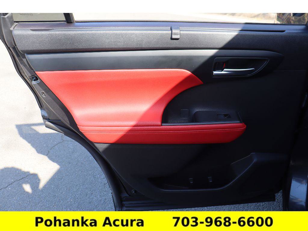 Used 2023 Toyota Highlander XSE image 28