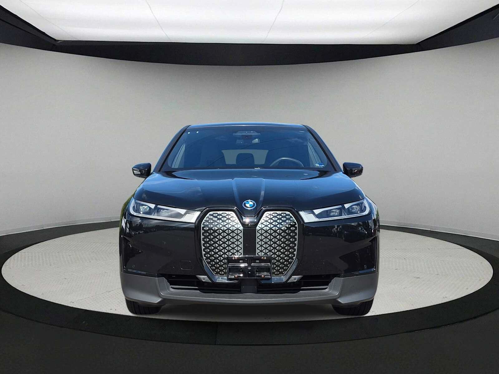 Used 2024 BMW iX xDrive50 AWD/4WD image 3