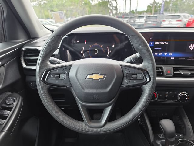 Used 2025 Chevrolet TrailBlazer LS w/ LS Convenience Package FWD image 14