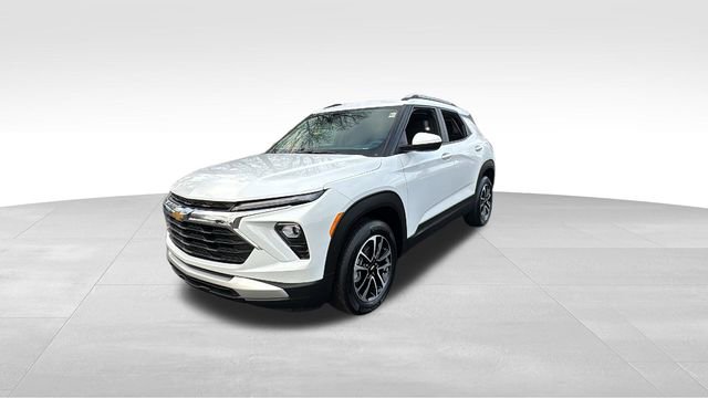 Used 2024 Chevrolet TrailBlazer LT image 2