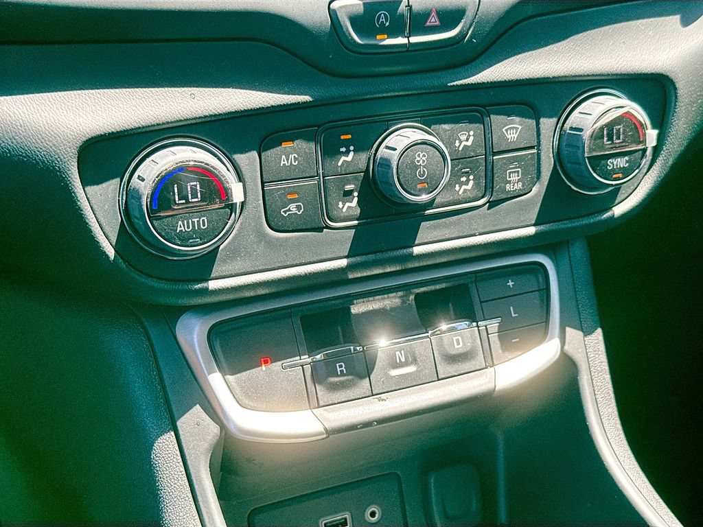 Used 2023 GMC Terrain SLE w/ Driver Convenience Package FWD image 17