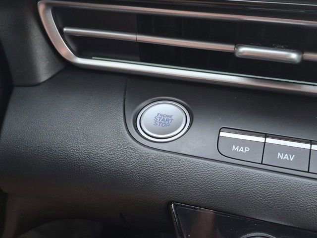 Used 2025 Hyundai Elantra SEL image 27