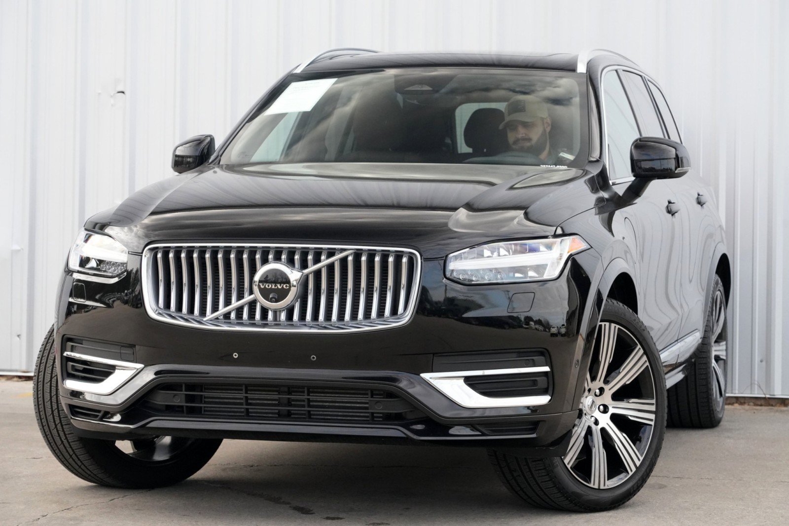 Used 2024 Volvo XC90 T8 Plus w/ Protection Package Premier image 3