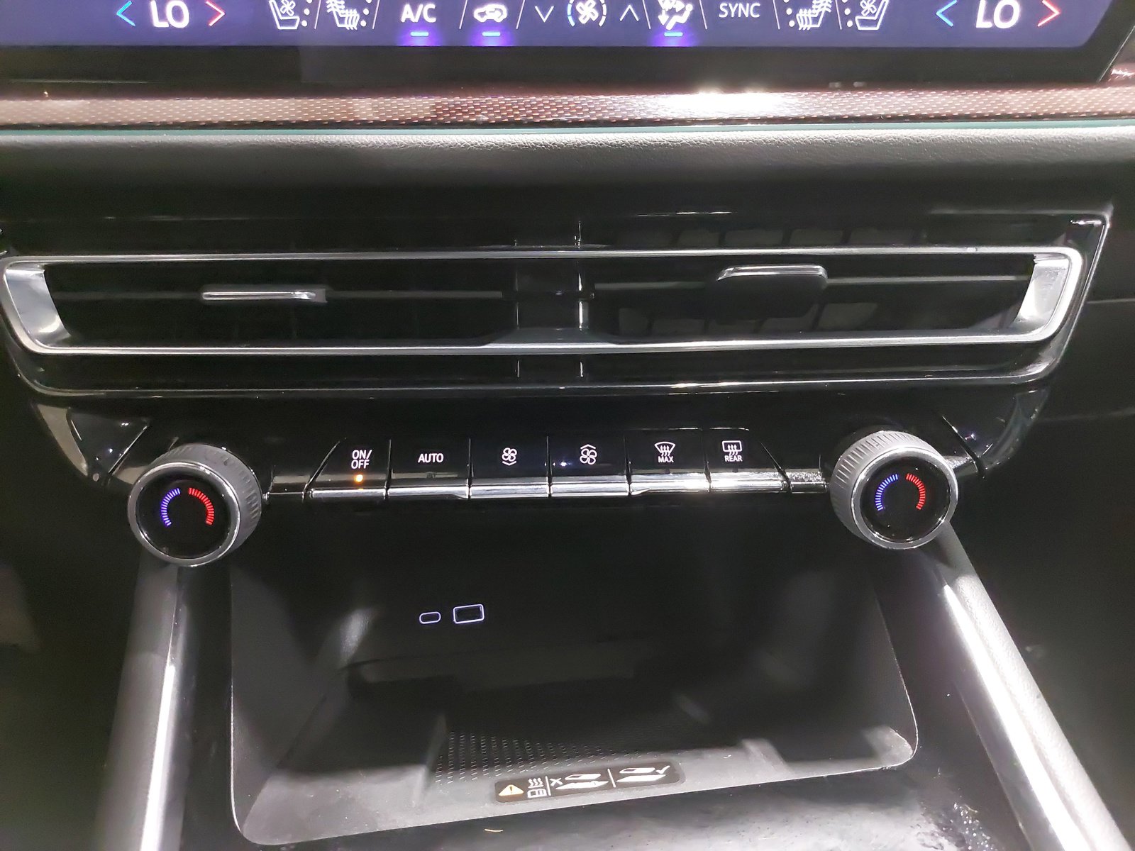 Used 2024 Chevrolet Traverse RS w/ LPO, Floor Liner Package image 22