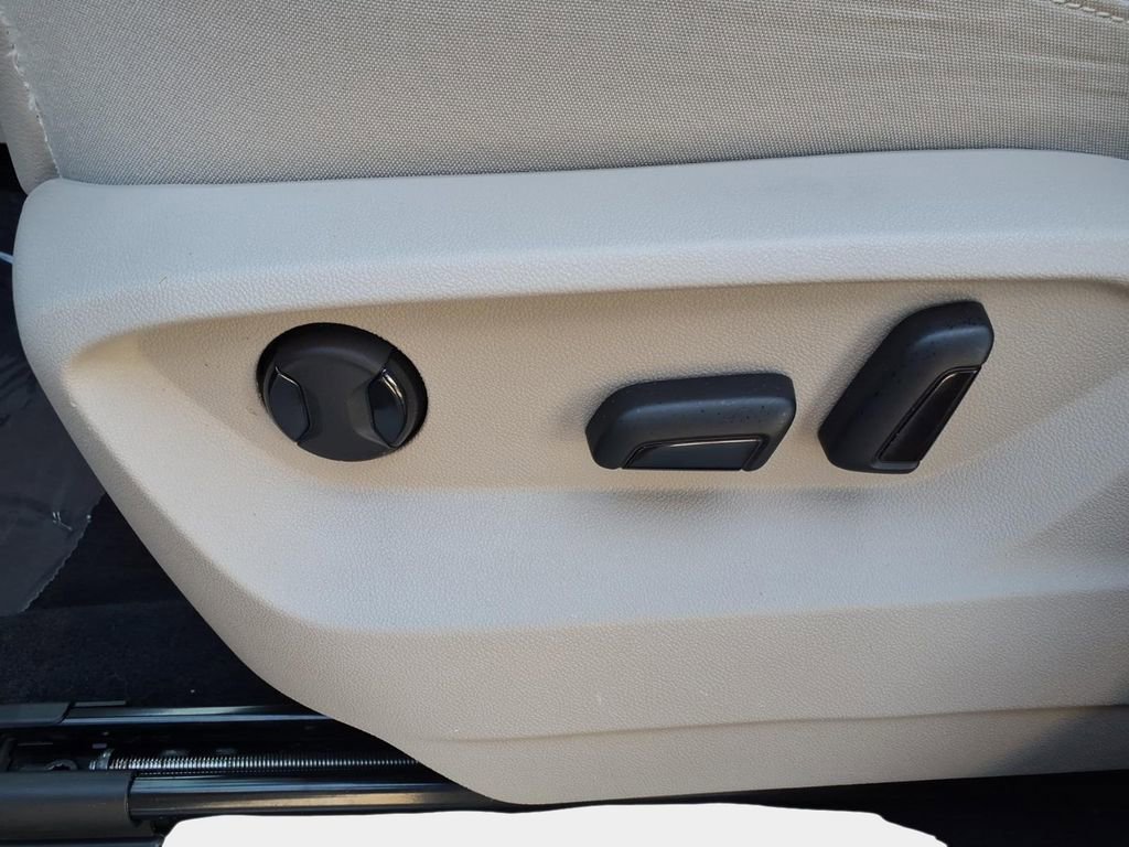 Used 2023 Volkswagen Atlas SE image 20