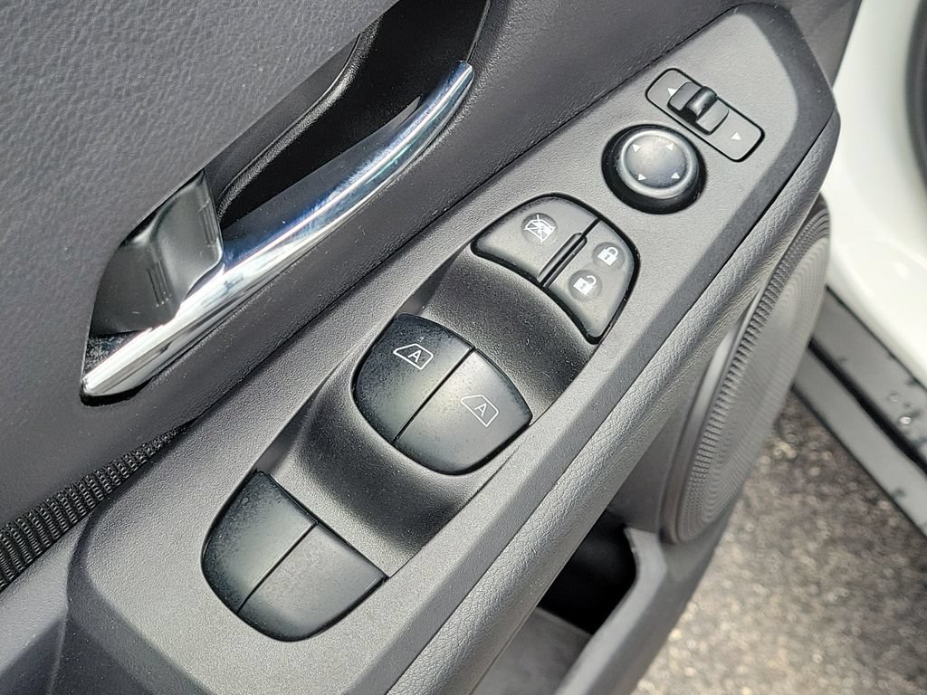 Used 2024 Nissan Kicks SV FWD image 18