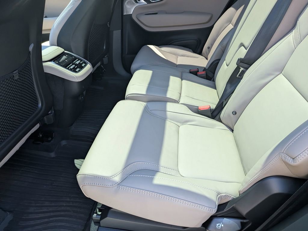 Used 2026 Volvo XC90 B5 Ultra AWD/4WD image 25