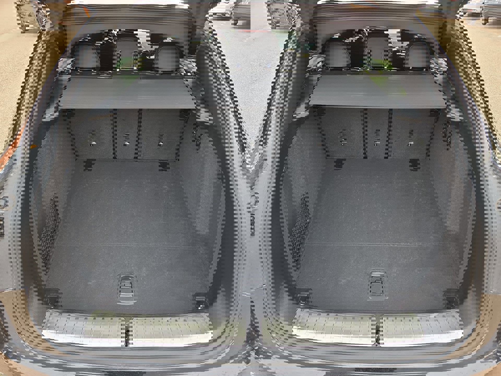 Certified 2025 BMW X4 xDrive30i image 12