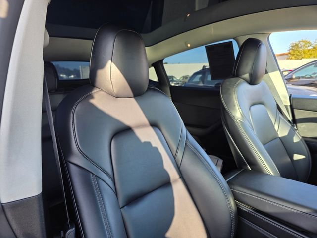 Used 2022 Tesla Model Y Long Range image 11