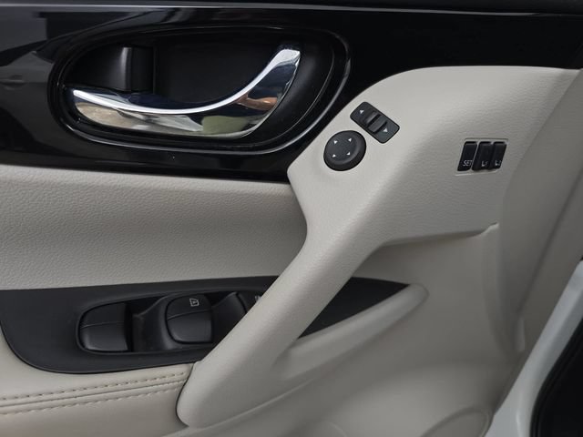 Used 2022 Nissan Rogue Sport SL w/ Premium Package FWD image 27
