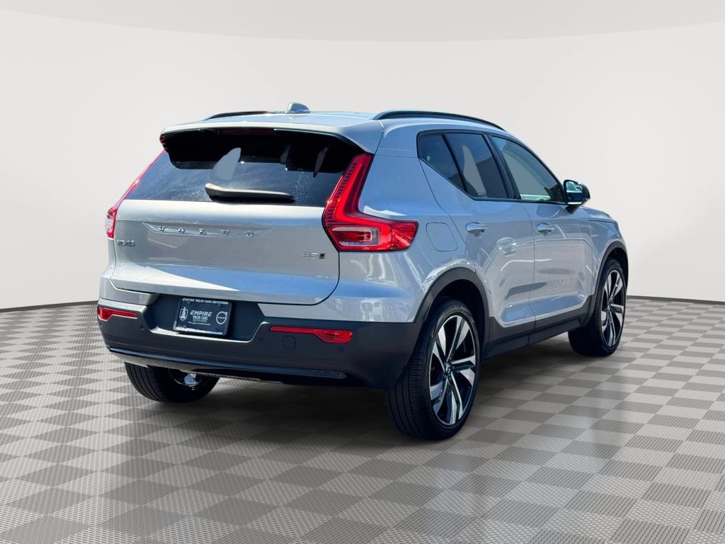 Certified 2023 Volvo XC40 B5 Plus w/ Driver Assist Package AWD/4WD image 4
