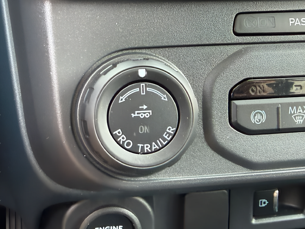 Used 2025 Ford Maverick Lobo AWD/4WD image 18