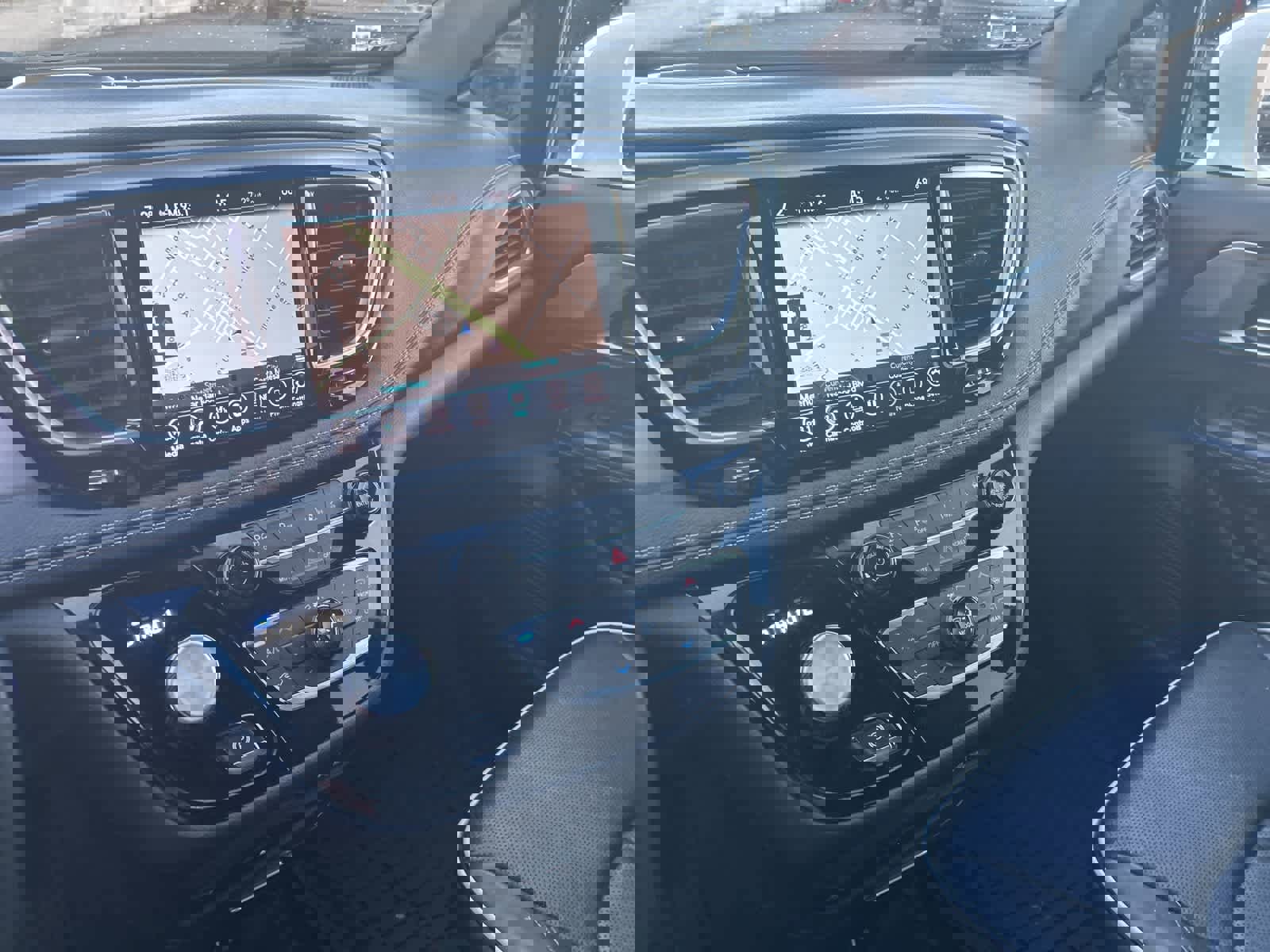 Used 2020 Chrysler Pacifica Limited w/ Advanced Safetytec Group image 60