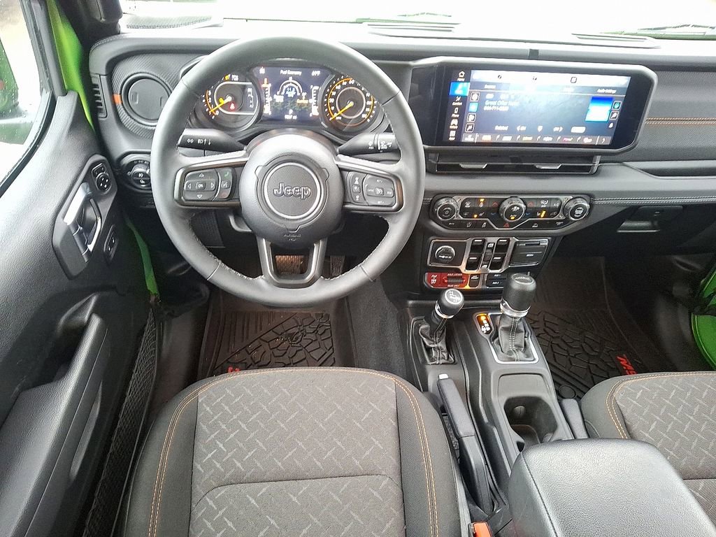 Used 2025 Jeep Gladiator Mojave w/ Convenience Group image 11