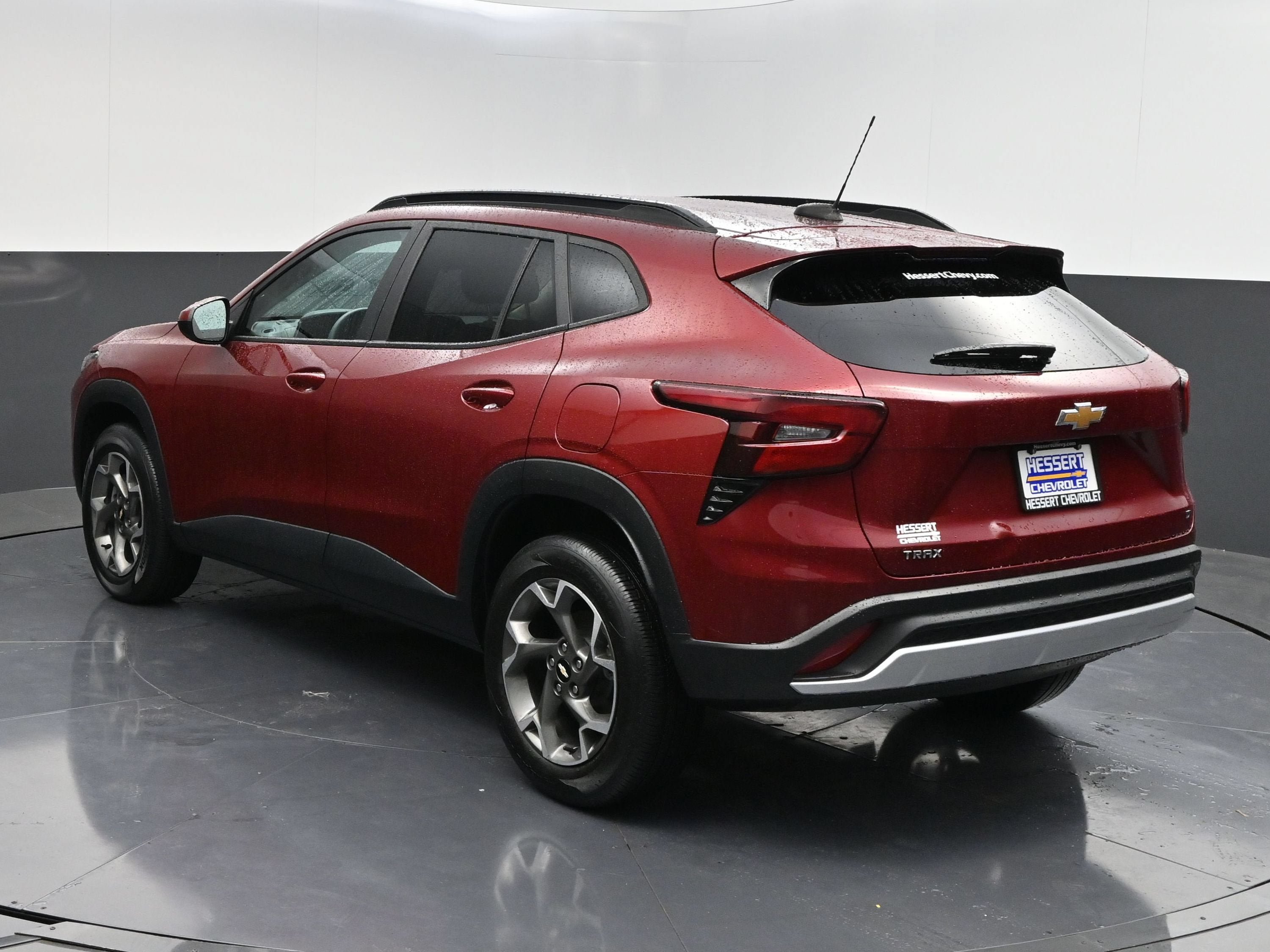 Used 2024 Chevrolet Trax LT FWD image 5