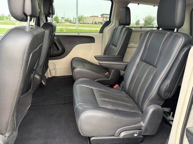 Used 2011 Chrysler Town & Country Touring-L FWD image 14