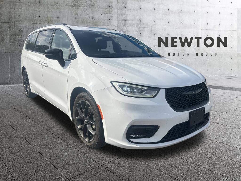 Used 2025 Chrysler Pacifica Limited FWD image 1
