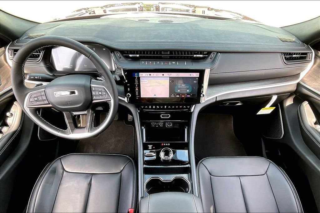 New 2026 Jeep Grand Cherokee L Limited w/ Limited Altitude Package AWD/4WD image 6