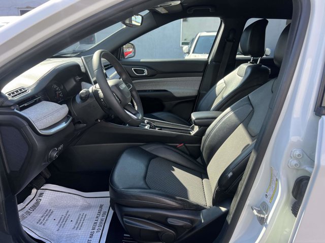 Used 2024 Jeep Compass Latitude image 15