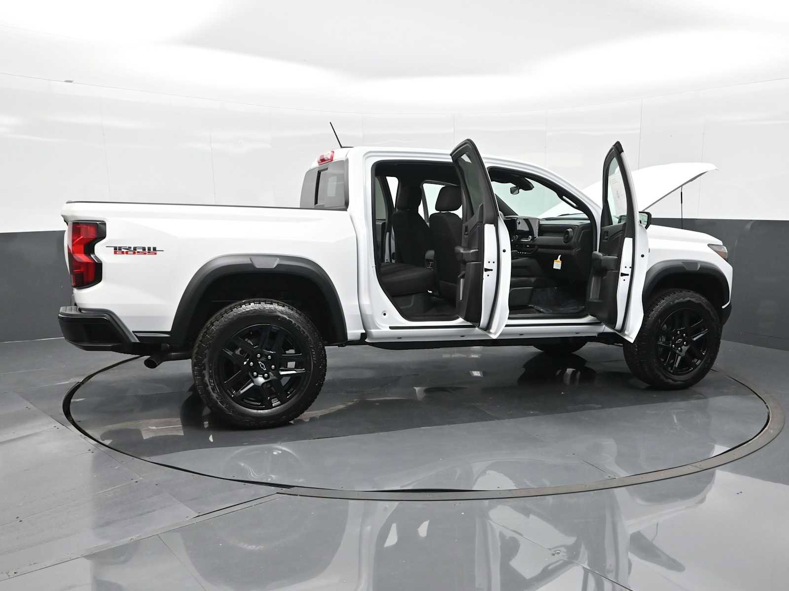 Used 2024 Chevrolet Colorado Trail Boss image 27