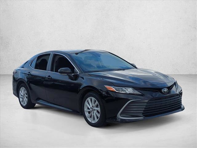 Used 2022 Toyota Camry LE image 3