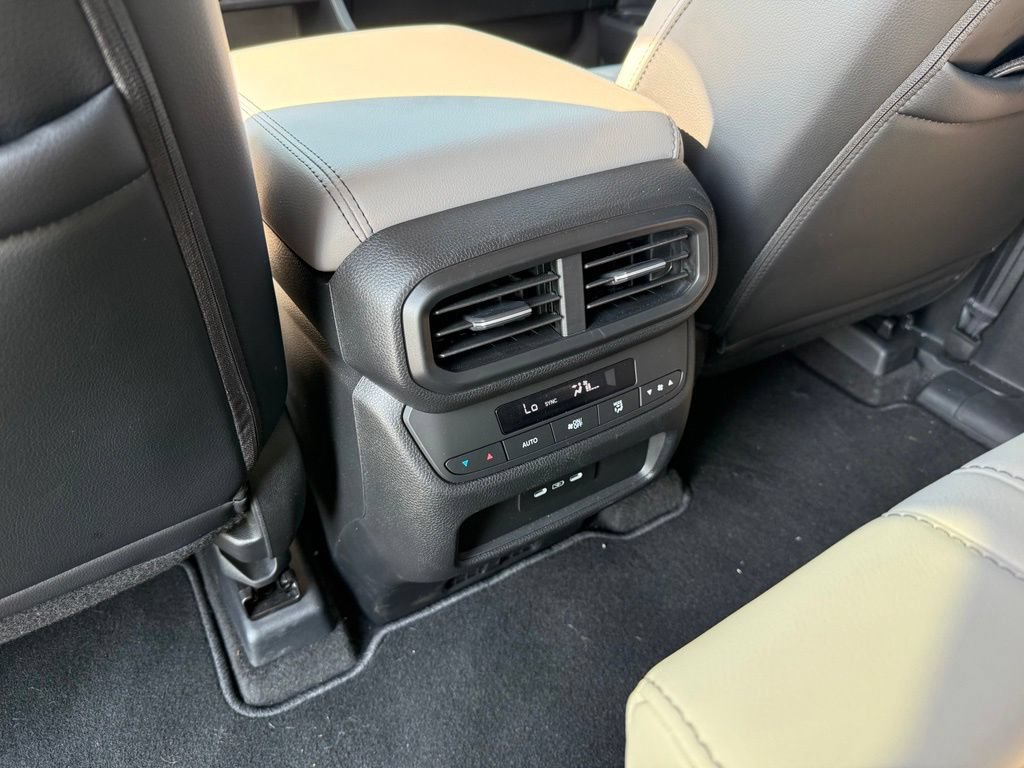 Used 2025 Honda Pilot EX-L image 8