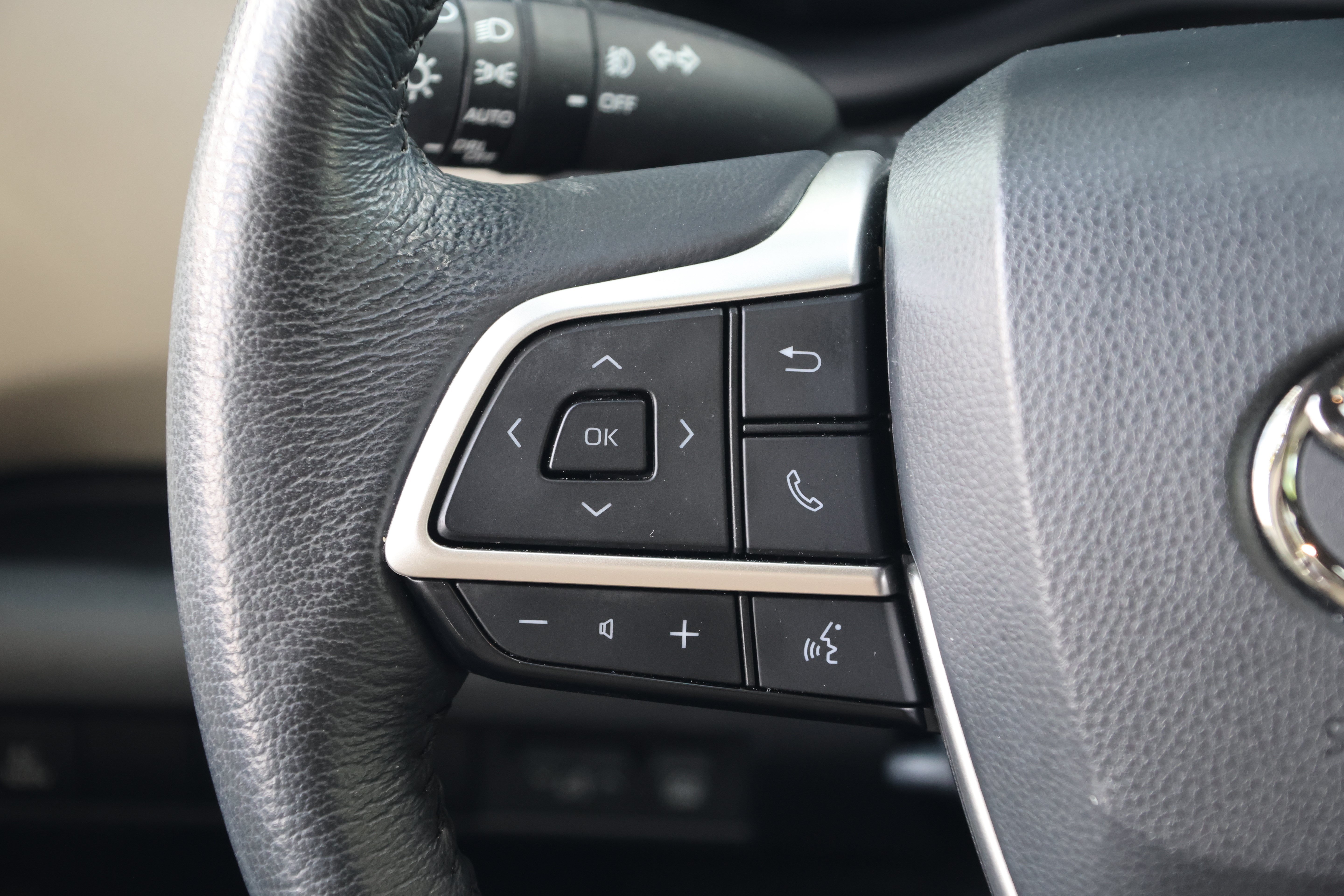 Used 2024 Toyota Sienna XLE w/ XLE Plus Package FWD image 18