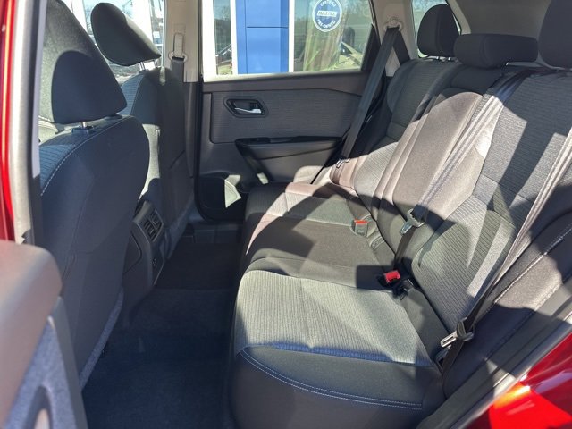 Used 2023 Nissan Rogue SV image 34