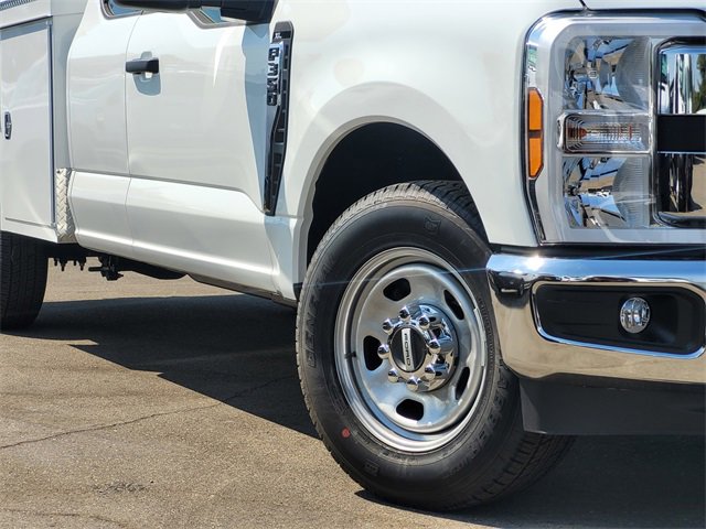 New 2026 Ford F350 XL w/ XL Chrome Package image 2