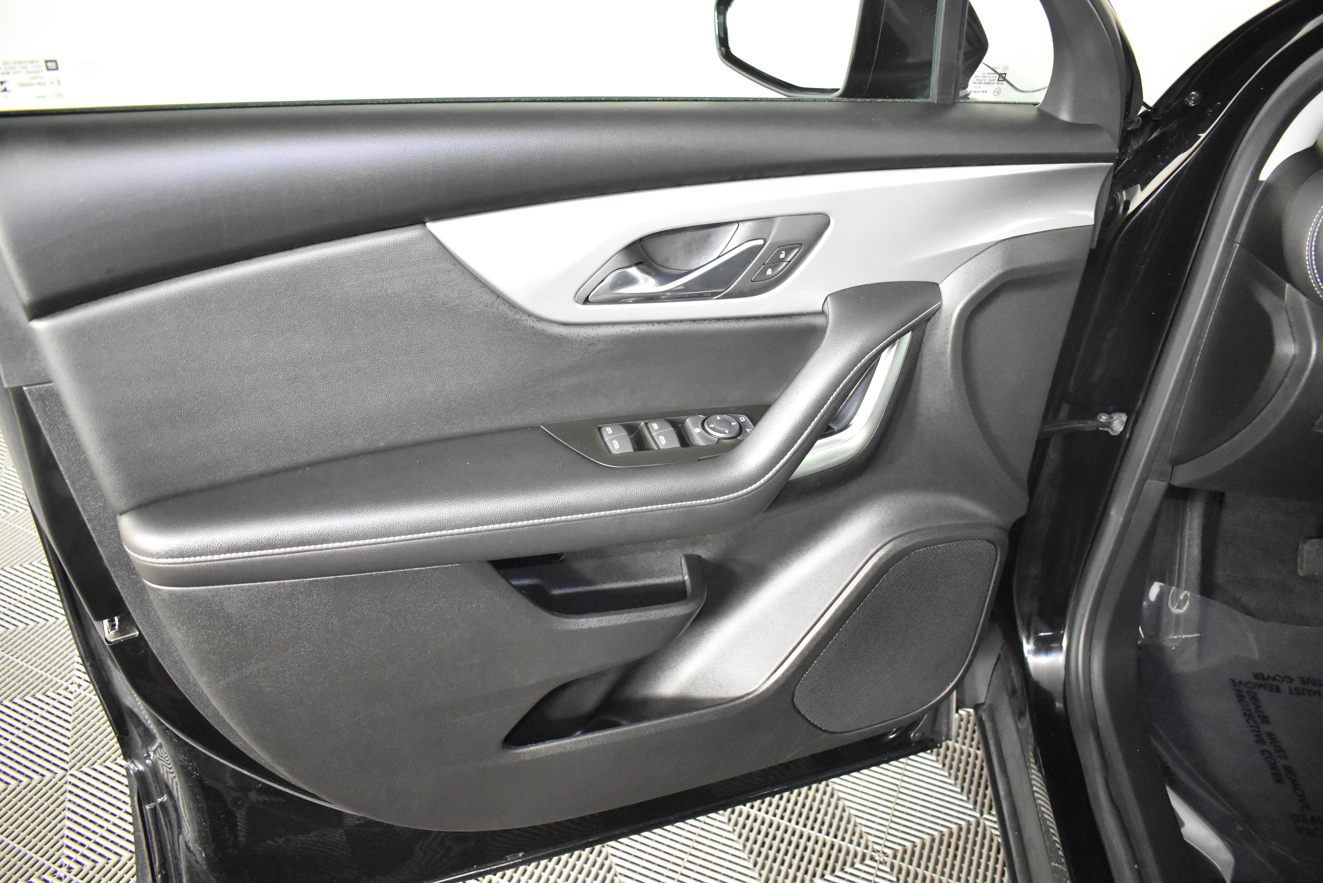 Used 2025 Chevrolet Blazer LT image 38