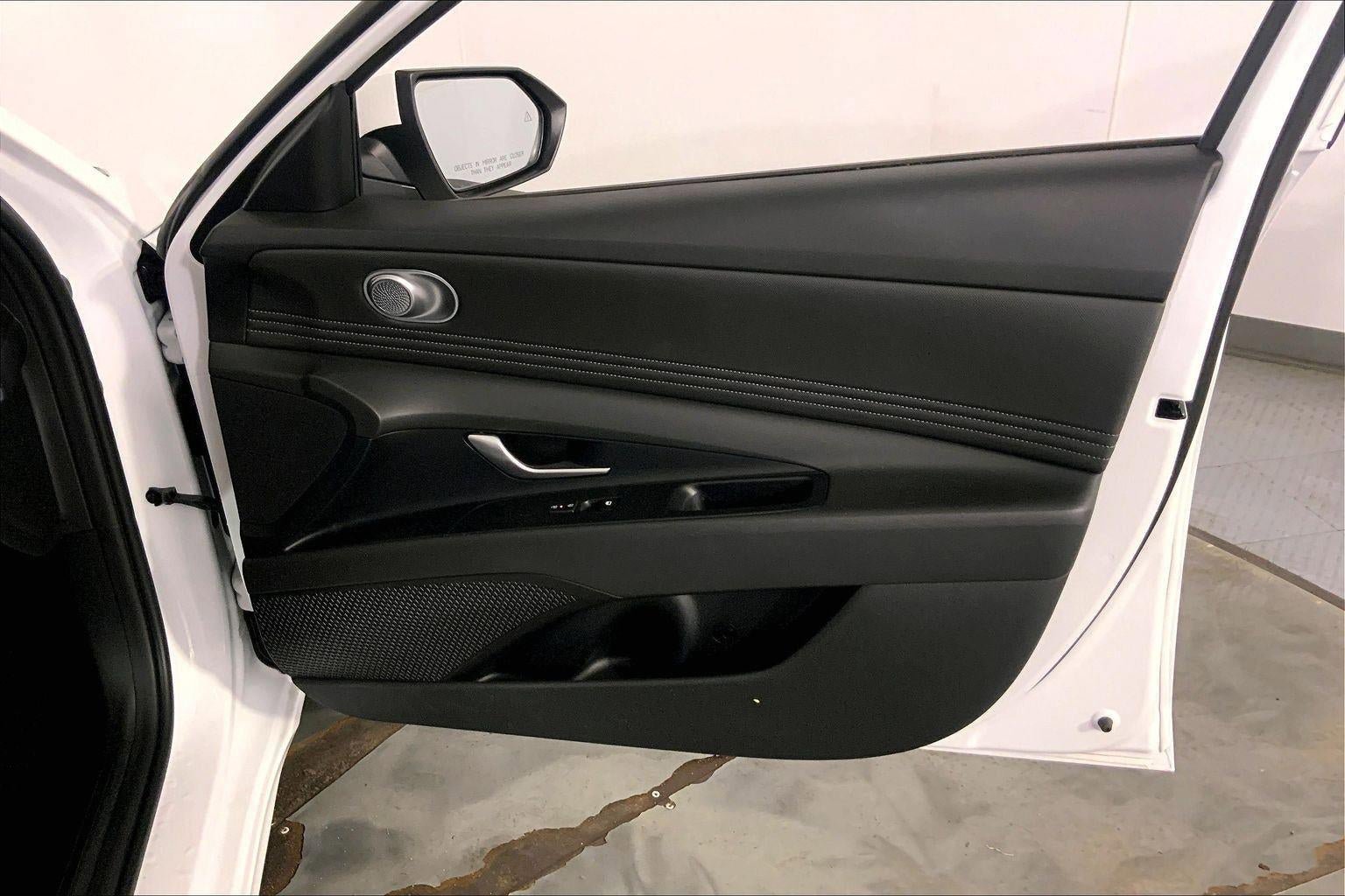 Used 2025 Hyundai Elantra SEL FWD image 25