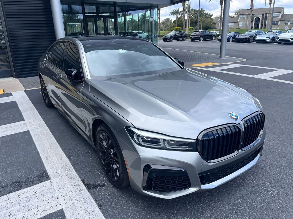 Used 2022 BMW 740i w/ M Sport Package image 9