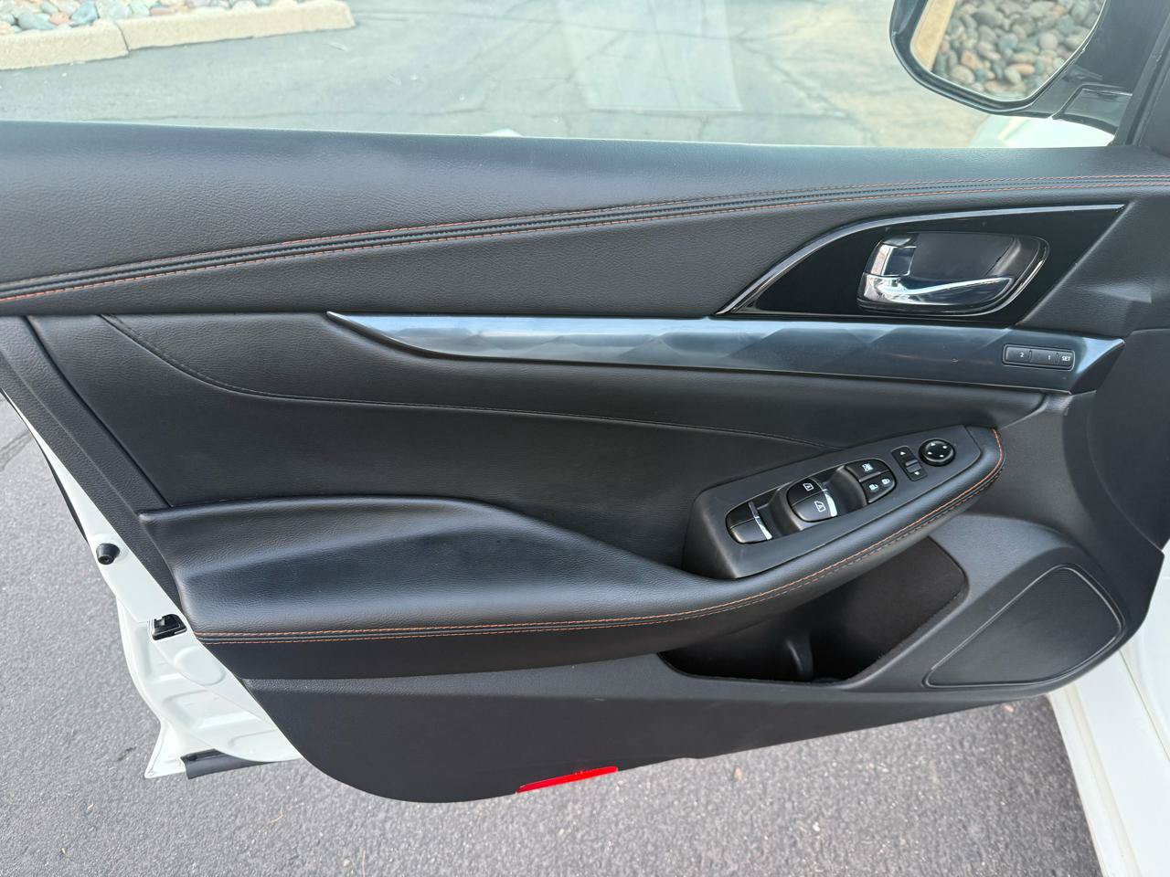 Used 2023 Nissan Maxima SR w/ Sport Mat Group FWD image 11