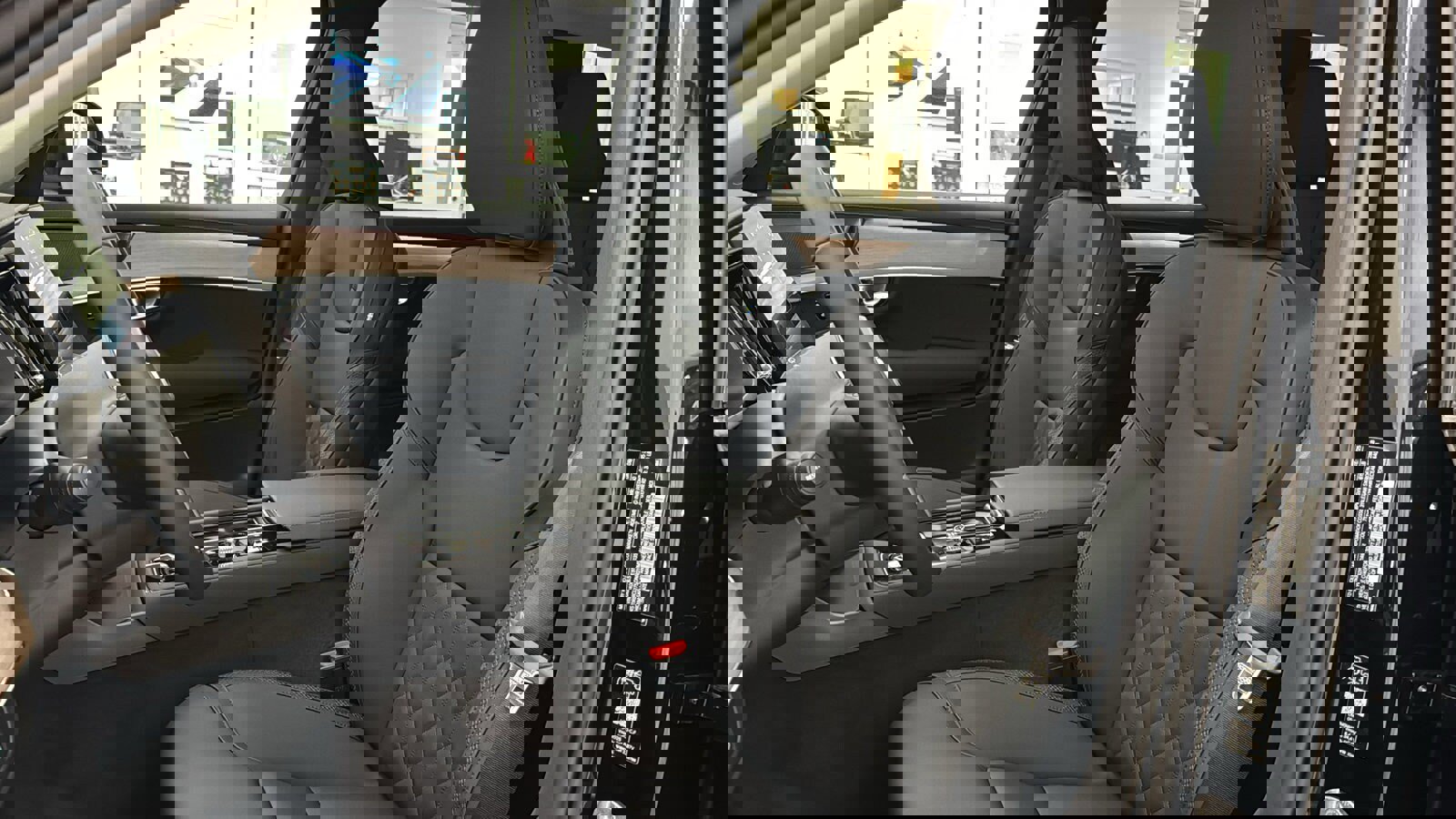 New 2026 Volvo XC90 B6 Plus w/ Protection Package Premier image 23