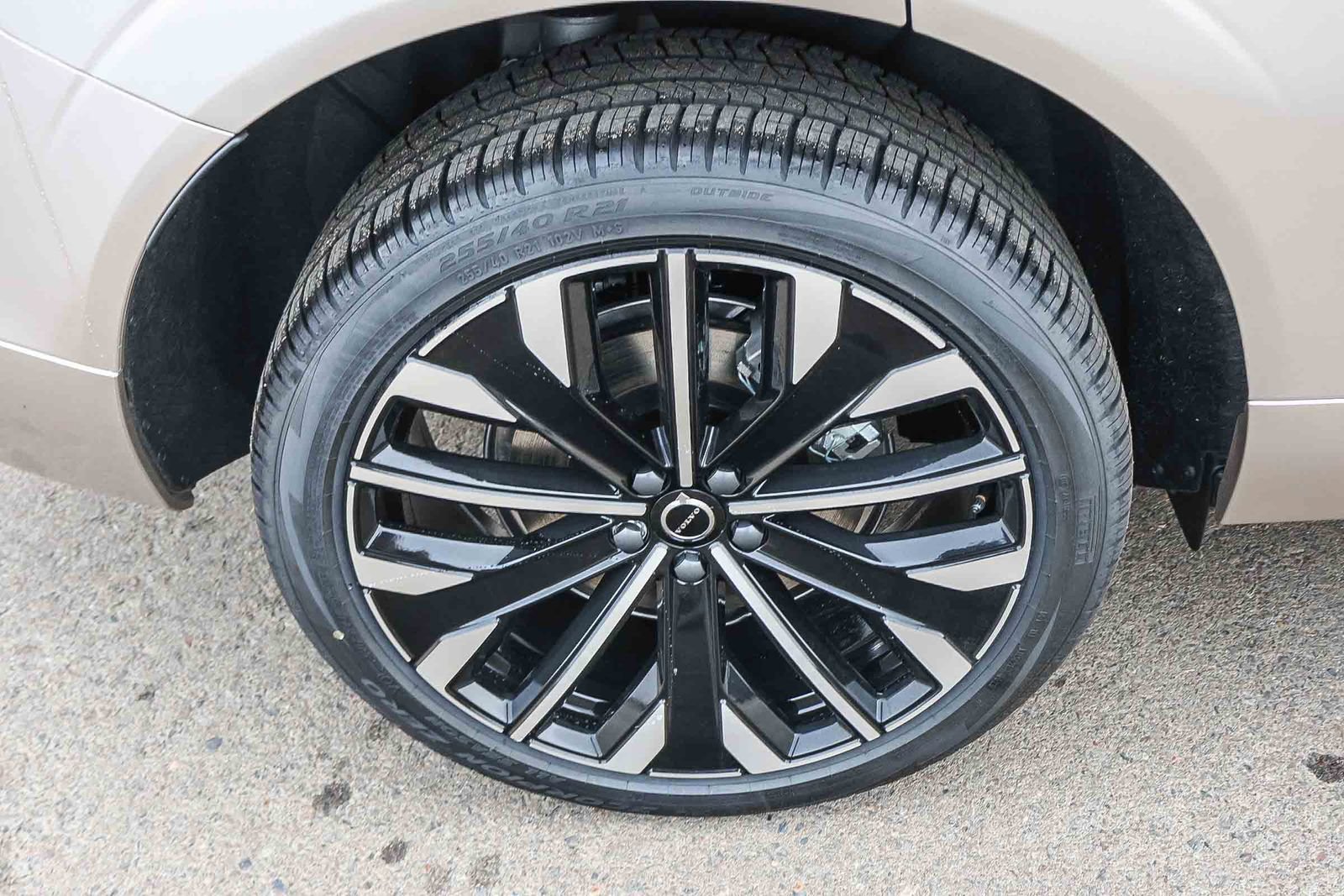 New 2026 Volvo XC60 T8 Ultra w/ Protection Package Premier AWD/4WD image 14