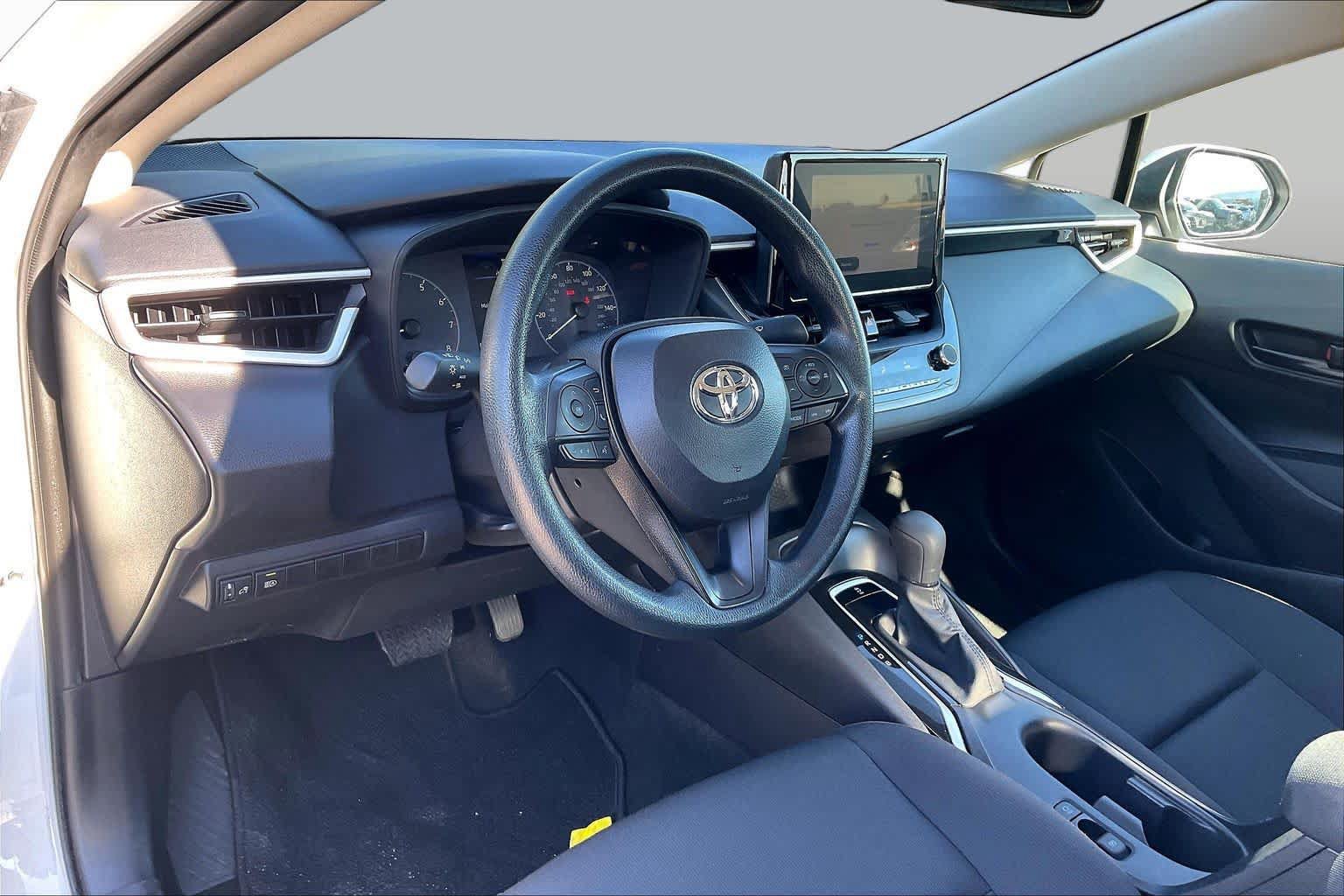 Used 2025 Toyota Corolla LE FWD image 17