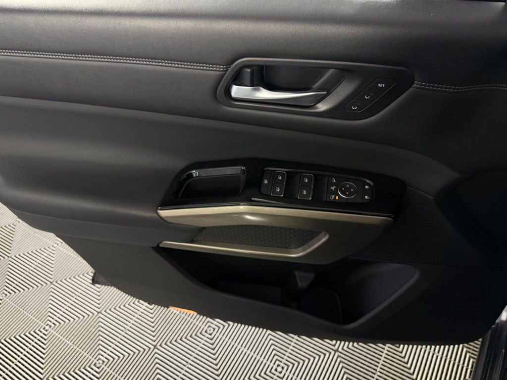 Used 2022 Nissan Pathfinder Platinum w/ Lighting Package (N92) image 24