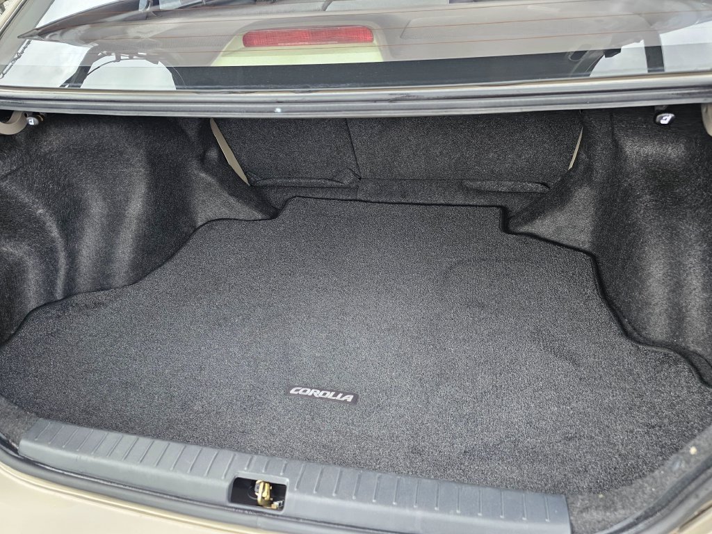 Used 2004 Toyota Corolla CE w/ Preferred Accessory Pkg FWD image 14