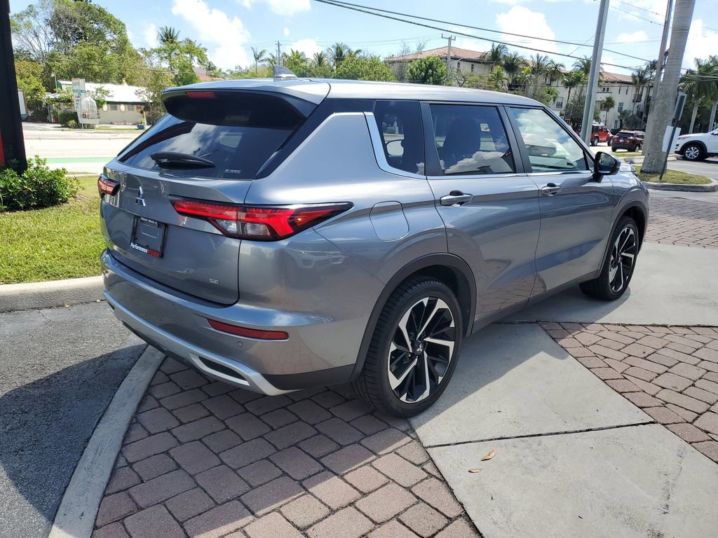 Used 2024 Mitsubishi Outlander AWD image 6