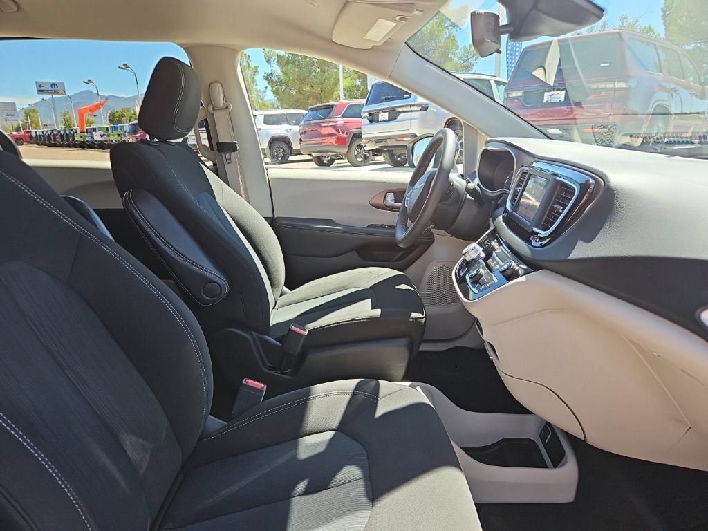 Used 2024 Chrysler Voyager LX FWD image 24