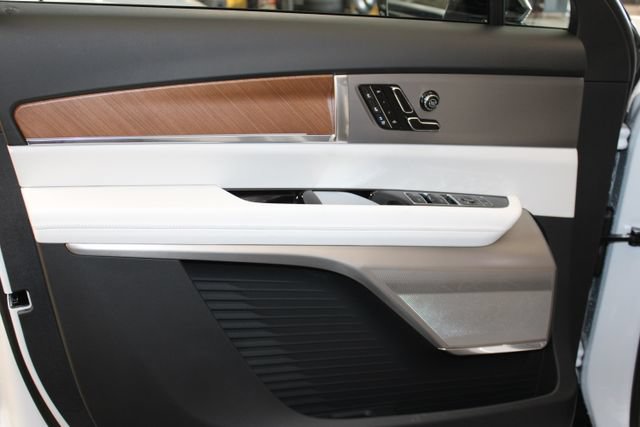 New 2027 Cadillac Vistiq Luxury AWD/4WD image 31