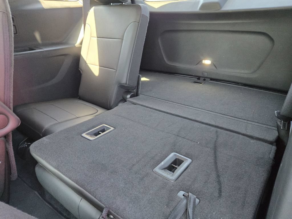 Used 2023 Chevrolet Traverse Premier w/ Redline Edition FWD image 15
